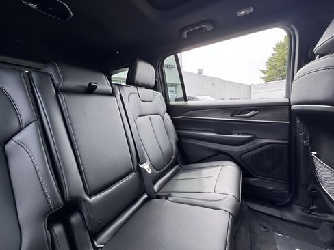 New 2025 Jeep Grand Cherokee L Limited w/ Black Appearance Package image 21