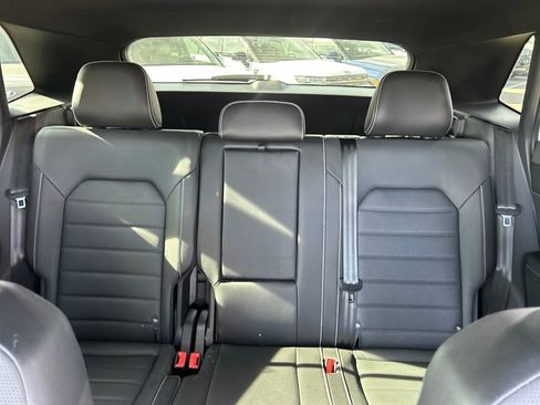 Used 2025 Volkswagen Atlas Cross Sport SEL R-Line AWD/4WD image 25