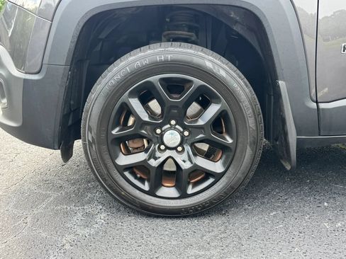 Used 2018 Jeep Renegade Latitude w/ Cold Weather Group AWD/4WD image 3