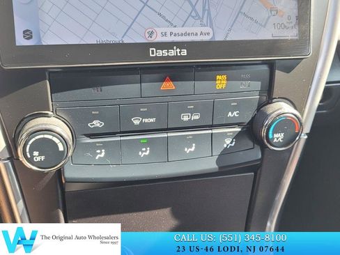 Used 2017 Toyota Camry SE image 21