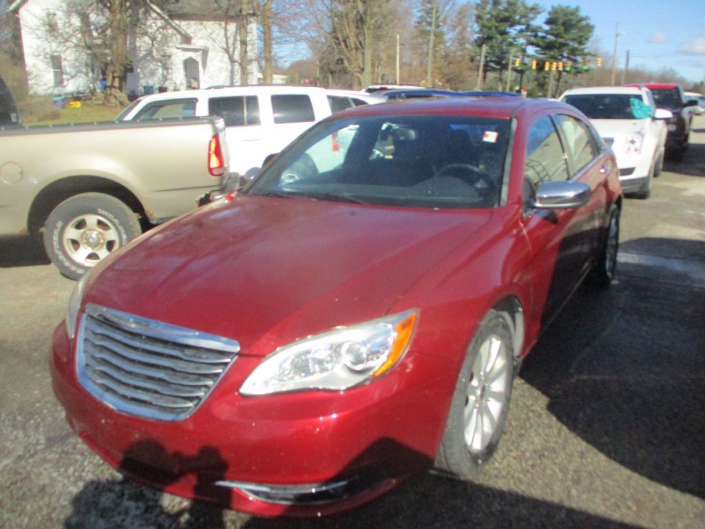 Used 2013 Chrysler 200 Limited FWD image 1