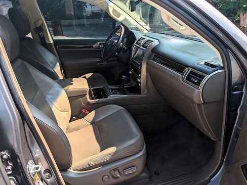 Used 2019 Lexus GX 460 Premium AWD/4WD image 23