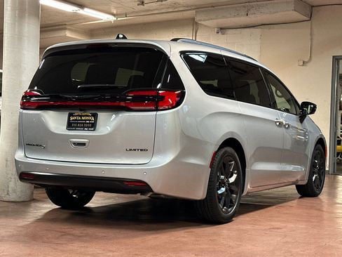 New 2026 Chrysler Pacifica Limited w/ Uconnect Theater Family Group image 5