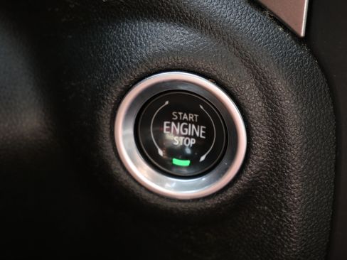 Used 2021 Chevrolet Silverado 1500 LT AWD/4WD image 41