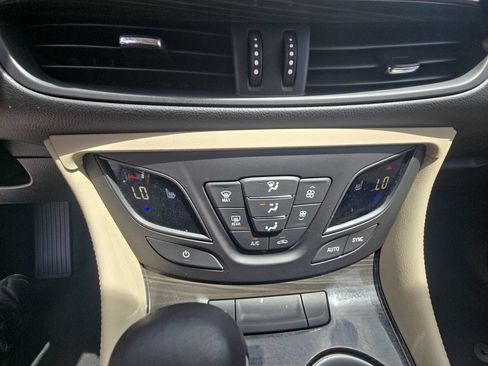 Used 2020 Buick Envision Essence FWD image 23
