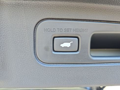 Used 2025 Honda Pilot TrailSport image 14