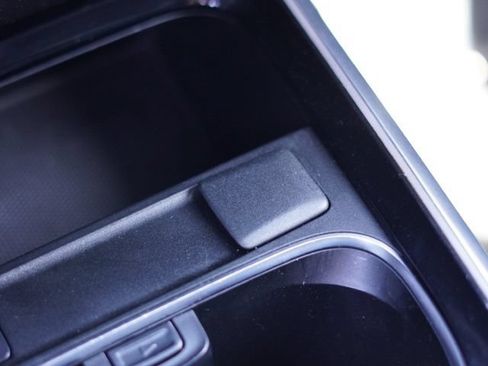 Used 2021 Mercedes-Benz GLB 35 AMG 4MATIC image 32