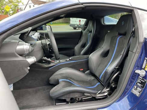 Used 2022 Ferrari 812 GTS RWD image 5