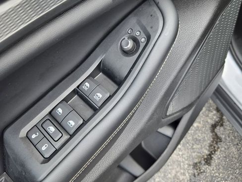 Used 2023 Jeep Grand Cherokee Laredo image 19