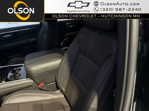 Certified 2025 Chevrolet Suburban High Country image 9