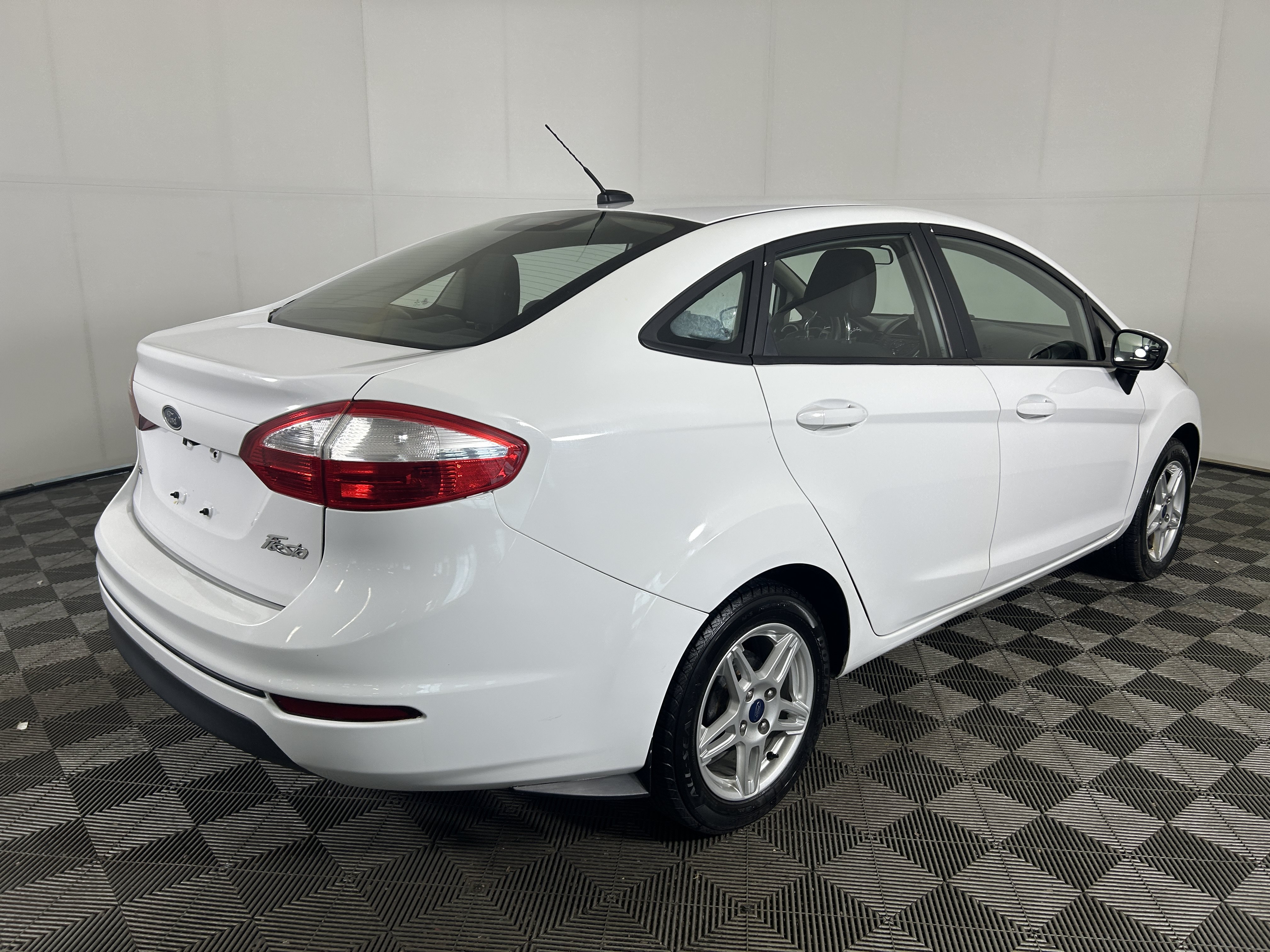 Used 2019 Ford Fiesta SE FWD image 5