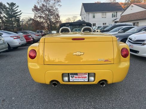 Used 2004 Chevrolet SSR w/ Preferred Equipment Group RWD image 7