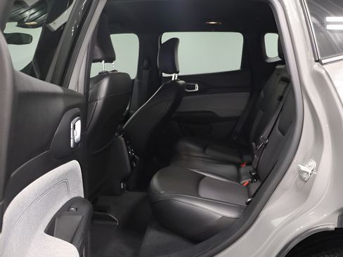 Used 2024 Jeep Compass Latitude AWD/4WD image 13