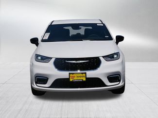 New 2026 Chrysler Pacifica Select video 2