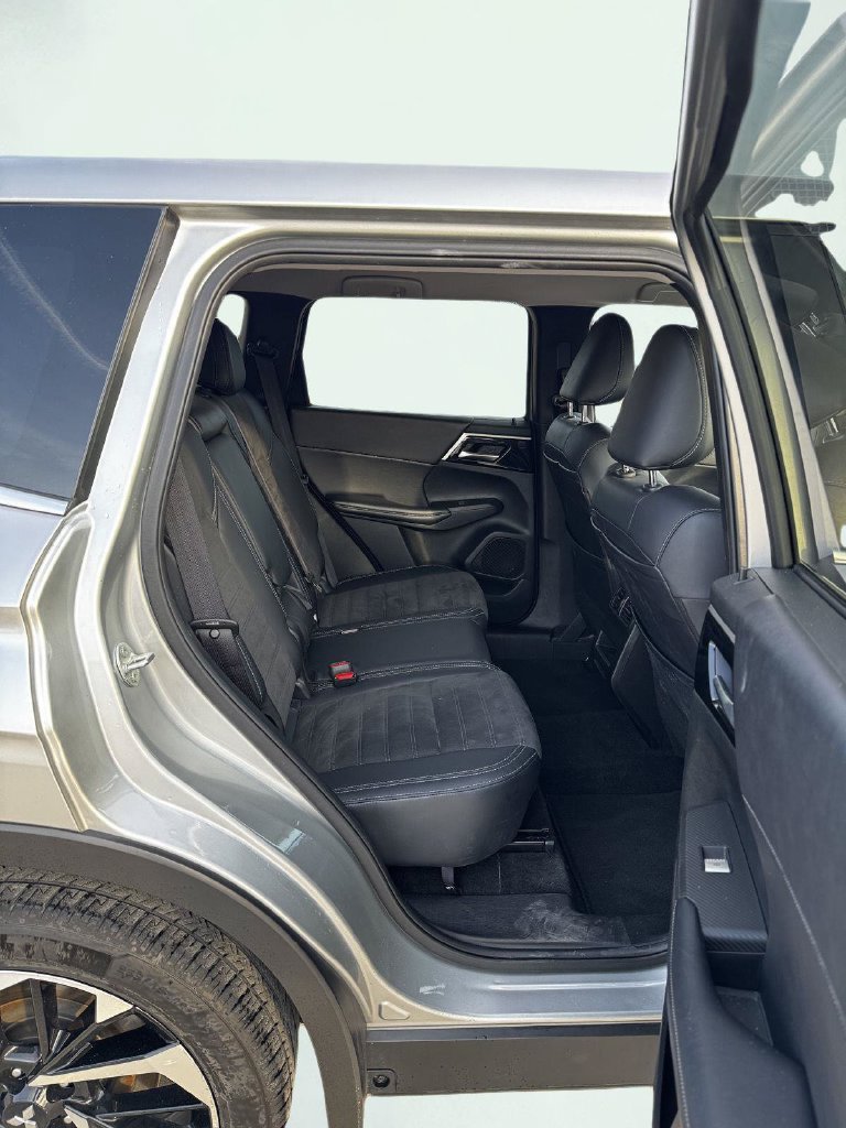 Used 2024 Mitsubishi Outlander SE AWD/4WD image 36