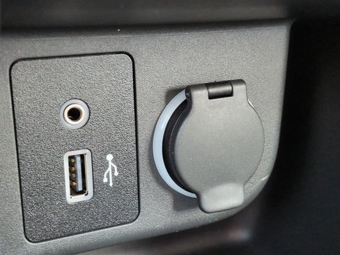 Certified 2025 Nissan Kicks Play S FWD image 21