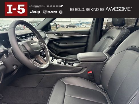 New 2025 Jeep Grand Cherokee Limited w/ Luxury Tech Group II image 13