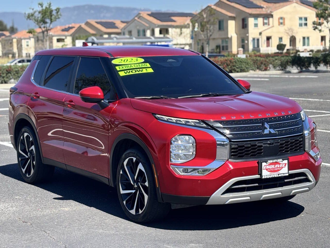 Used 2023 Mitsubishi Outlander SE FWD image 1