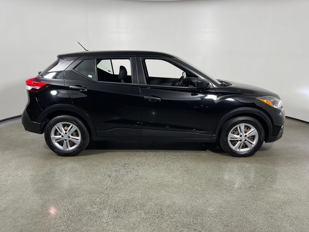 Used 2020 Nissan Kicks S FWD image 2