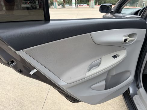 Used 2012 Toyota Corolla L FWD image 15