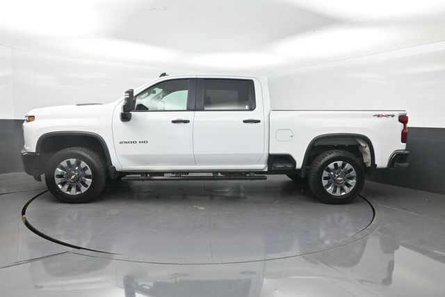 Used 2022 Chevrolet Silverado 2500 Custom w/ Custom Value Package AWD/4WD image 2