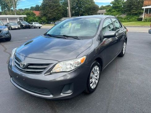 Used 2013 Toyota Corolla LE FWD image 2