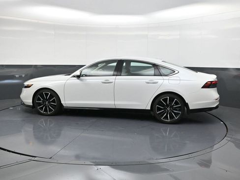 Used 2024 Honda Accord Touring image 7