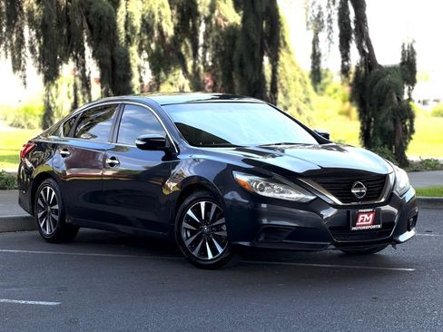 Used 2017 Nissan Altima 2.5 SL FWD image 3