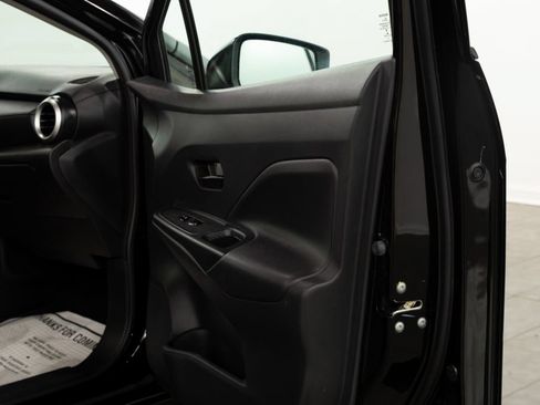 Used 2022 Nissan Versa S FWD image 14