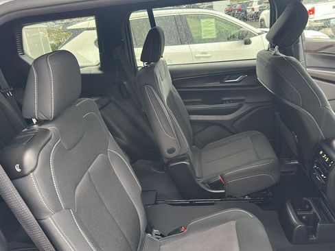 Used 2024 Jeep Grand Cherokee L Laredo AWD/4WD image 29
