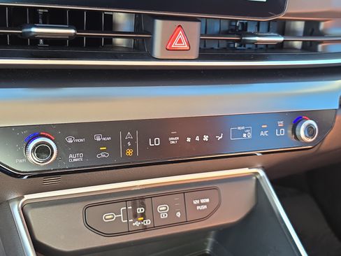 Certified 2026 Kia Carnival SX w/ SX Dark Edition Package FWD image 27
