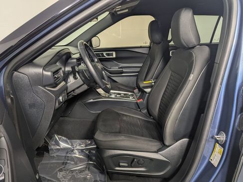 Used 2020 Ford Explorer XLT image 14
