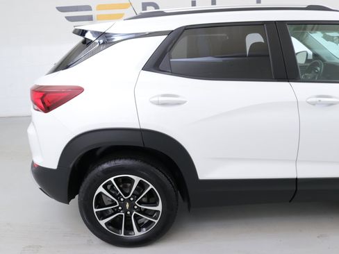 Used 2024 Chevrolet TrailBlazer LT w/ LT Cold Weather Package image 9