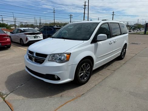 Used 2017 Dodge Grand Caravan SXT FWD image 6