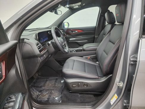 Used 2025 Chevrolet Traverse Z71 AWD/4WD image 12