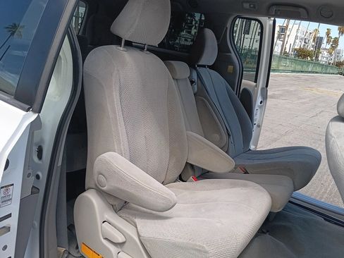 Used 2012 Toyota Sienna LE FWD image 12