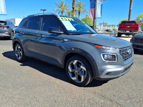 Certified 2025 Hyundai Venue Limited image 3