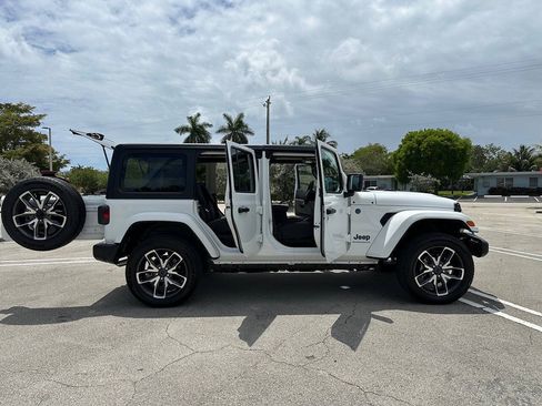 Used 2024 Jeep Wrangler Unlimited AWD/4WD image 27