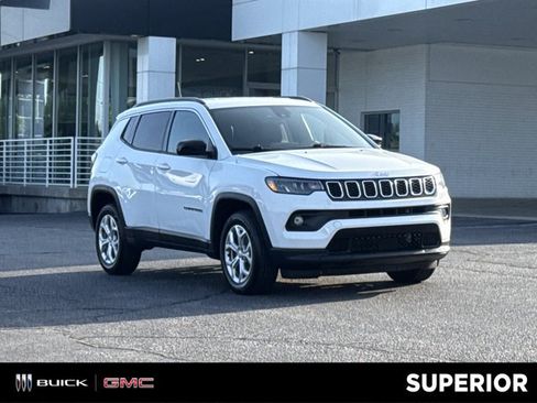 Used 2024 Jeep Compass Latitude AWD/4WD image 1