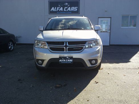 Used 2013 Dodge Journey SXT w/ Flexible Seating Group image 2