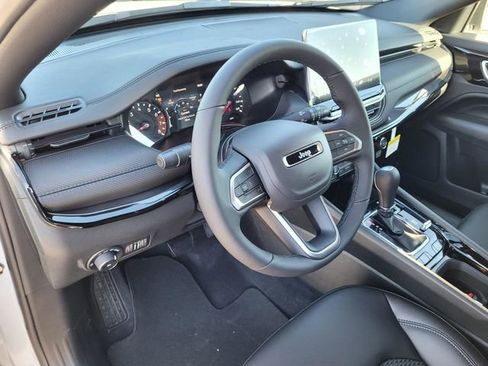 New 2026 Jeep Compass Latitude image 21