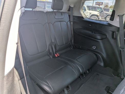 Used 2023 Jeep Grand Cherokee L Limited w/ Black Appearance Package image 33