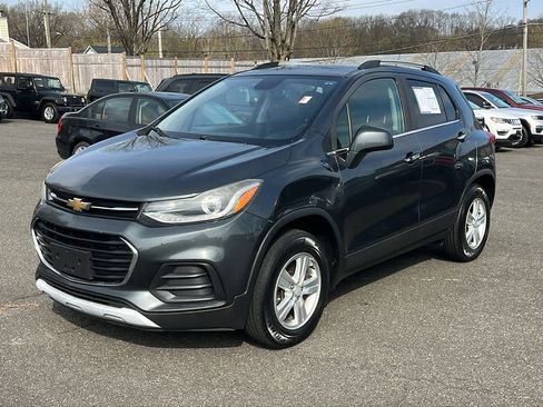 Used 2017 Chevrolet Trax LT w/ LT Convenience Package image 3