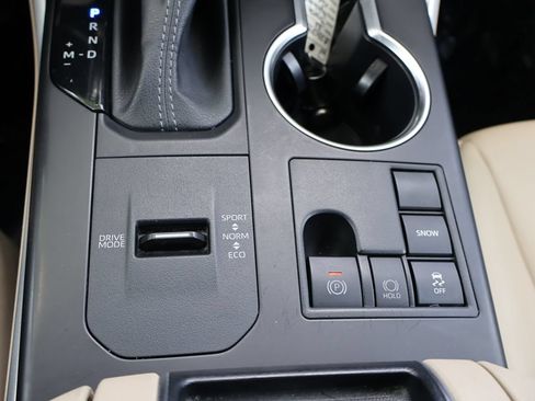 Used 2023 Toyota Highlander XLE FWD image 52