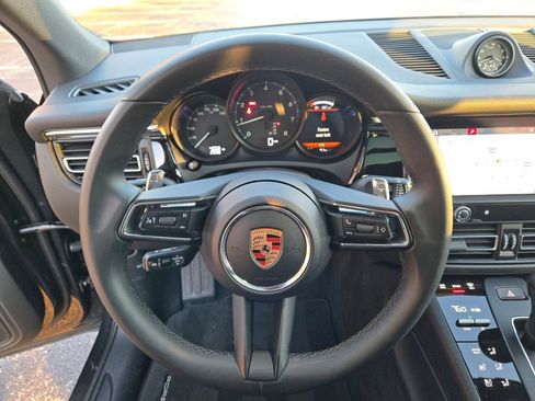 Used 2025 Porsche Macan image 29