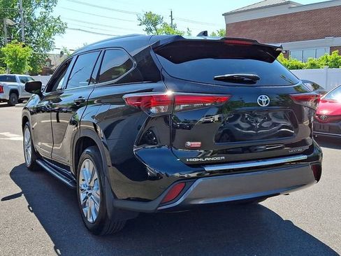 Certified 2021 Toyota Highlander Limited AWD/4WD image 4