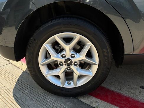 Used 2025 Kia Soul LX w/ LX Technology Package FWD image 9