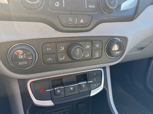 Used 2022 GMC Terrain SLT w/ Infotainment Package II image 20