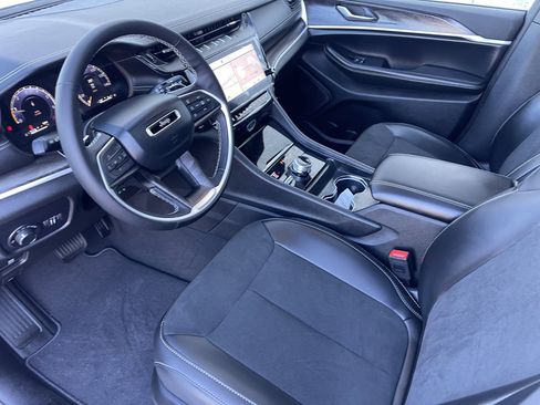 New 2026 Jeep Grand Cherokee Altitude image 16