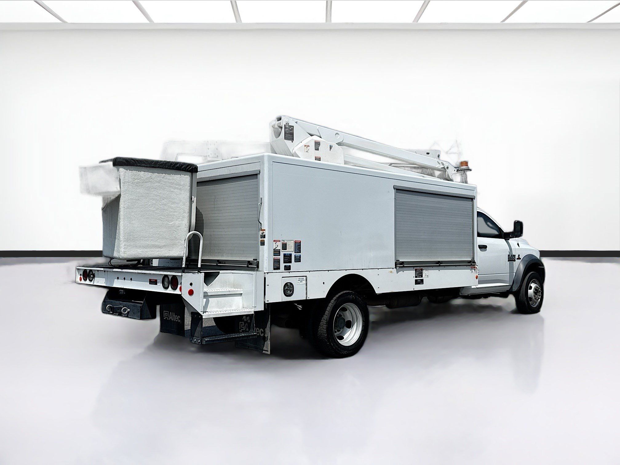 Used 2018 RAM 5500 Tradesman w/ Power & Remote Entry Group RWD image 4